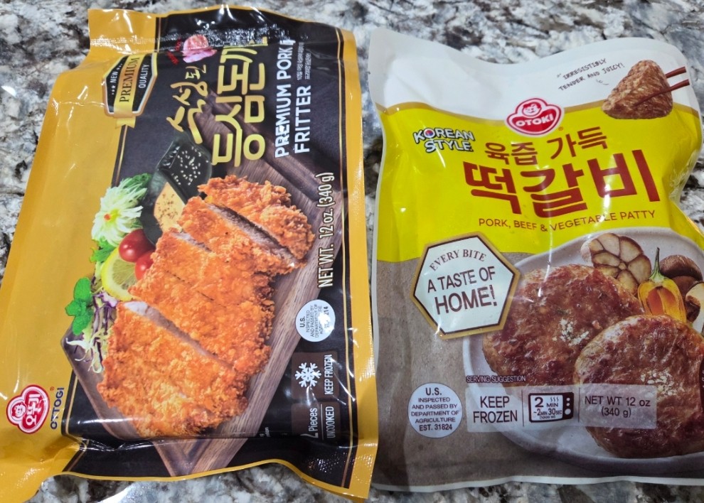 미국 한인 마트에서 구매한 오뚜기 돈가스와 육즙가득 떡갈비 냉동식품 패키지